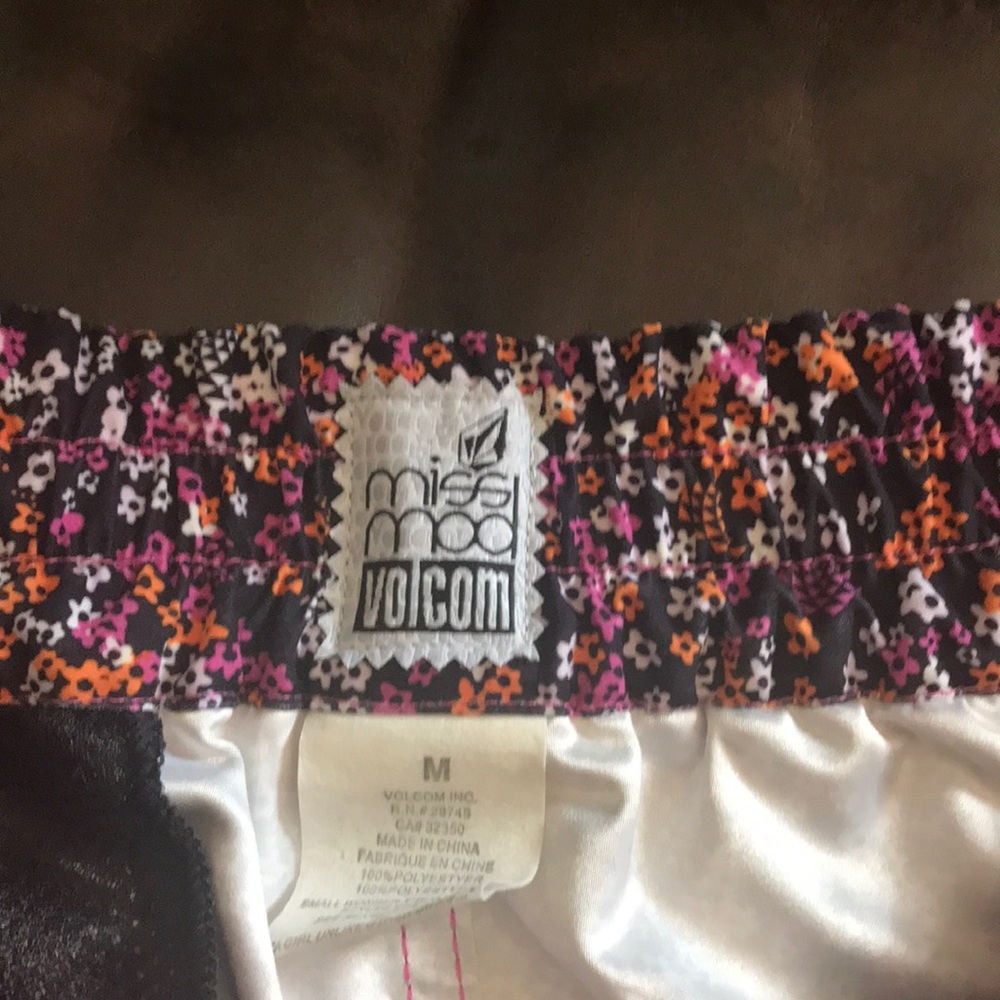 Volcom Board Shorts - Picture 4 of 4